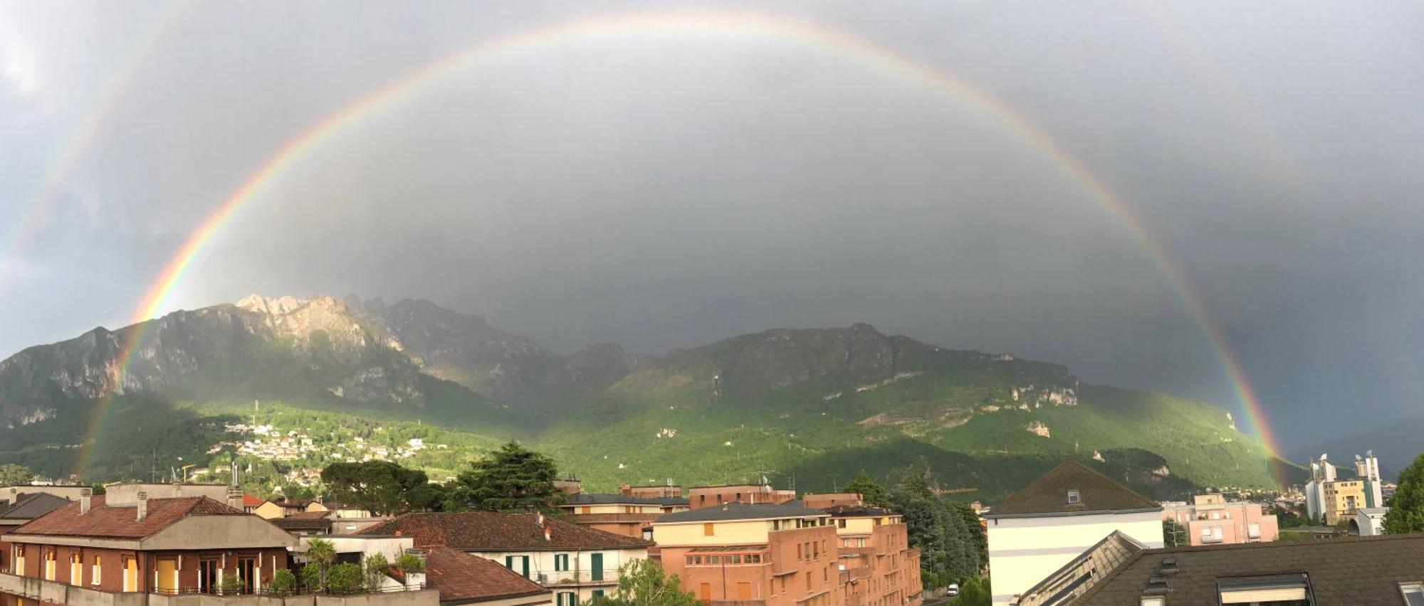 Bright Penthouse Close To Center With Terrace And Lake View Lecco Exterior foto
